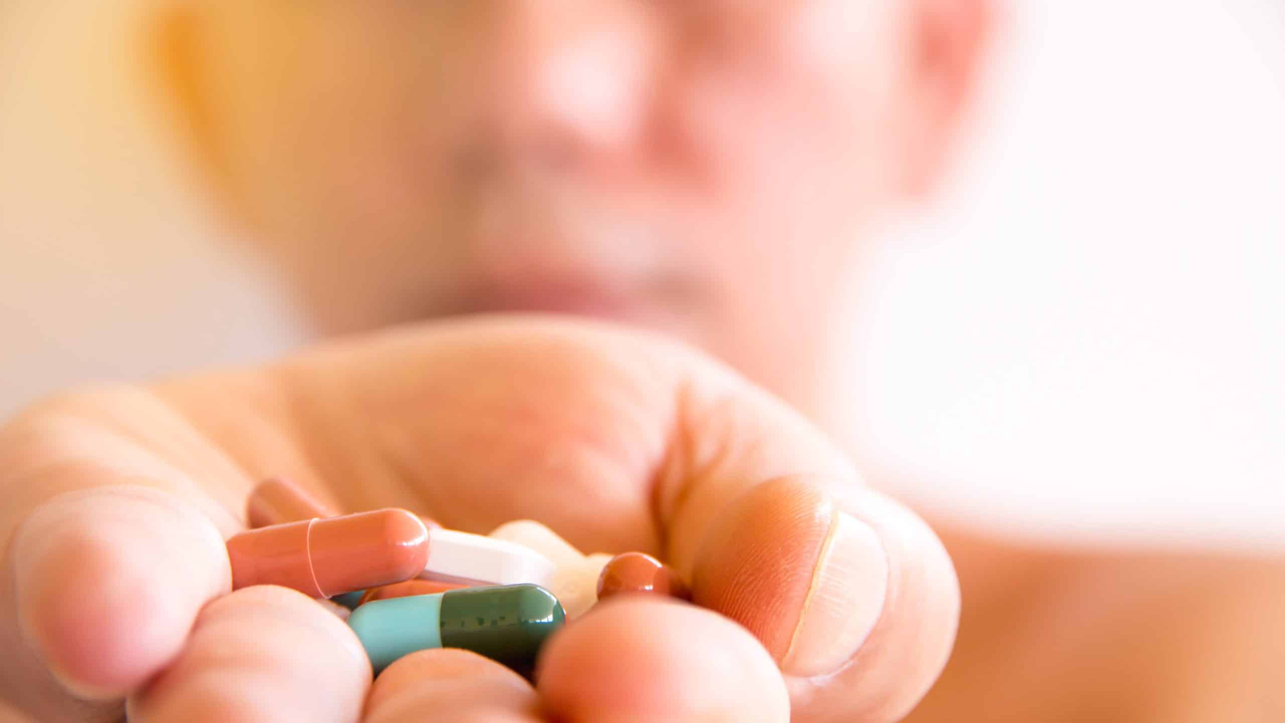 What are the signs of prescription pain pill abuse?
